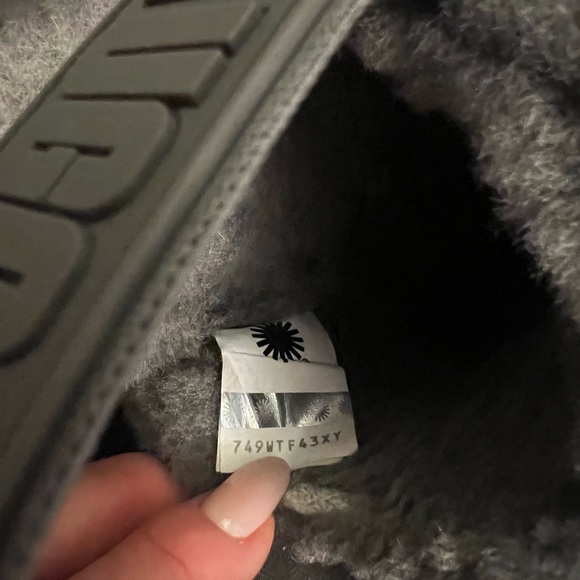 UGG authentic, real fur, soft on touch - Picture 5 of 10